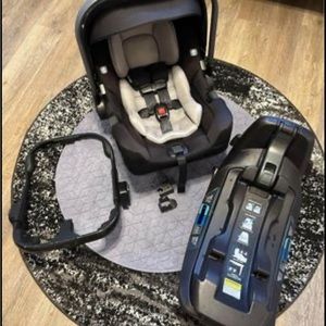 Nuna Pipa Car seat + base